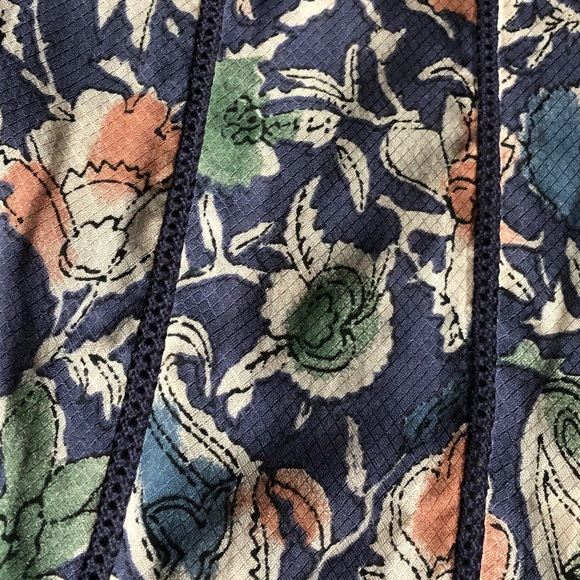 LUCKY Brand Floral Top Blouse Blue M EUC - Picture 11 of 14